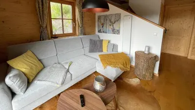 Ein Sitzbereich in der Unterkunft Mankerl Hütte Lachtal