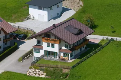 Das Gebäude in dem sich die Ferienwohnung befindet