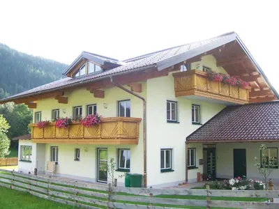 Das Gebäude in dem sich die Ferienwohnung befindet