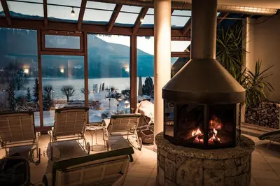 Ein allgemeiner Bergblick oder ein Berglick von des Hotels aus