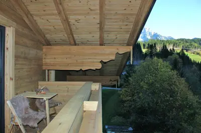 Ein allgemeiner Bergblick oder ein Berglick von des Privatzimmers aus