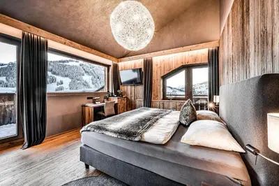 Ein Bett oder Betten in einem Zimmer der Unterkunft ALMMONTE SENSUM SUITES - Funky Living Hotel