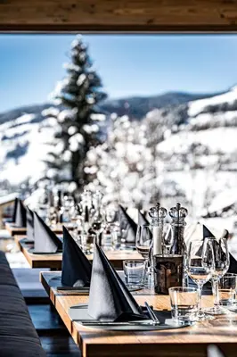 Ein allgemeiner Bergblick oder ein Berglick von des Hotels aus