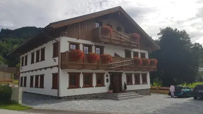 Das Gebäude in dem sich die Pension befindet