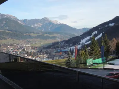 Ein allgemeiner Bergblick oder ein Berglick von der Ferienwohnung aus
