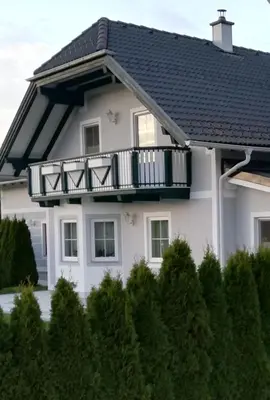 Das Gebäude in dem sich die Ferienwohnung befindet