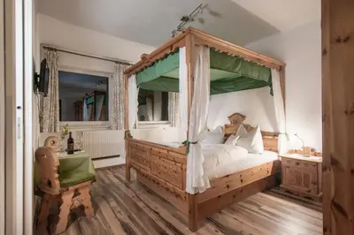 Ein Bett oder Betten in einem Zimmer der Unterkunft Gasthof - Pension Ödsteinblick