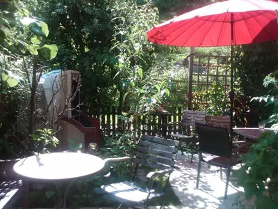 Ein Garten an der Unterkunft Ferienhaus Waldsicht