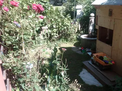 Ein Garten an der Unterkunft Ferienhaus Waldsicht