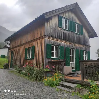 Das Gebäude in dem sich das Ferienhaus befindet