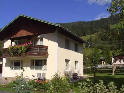 Ein allgemeiner Bergblick oder ein Berglick von des Chalets aus