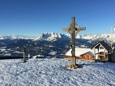 Ein allgemeiner Bergblick oder ein Berglick von der Ferienwohnung aus