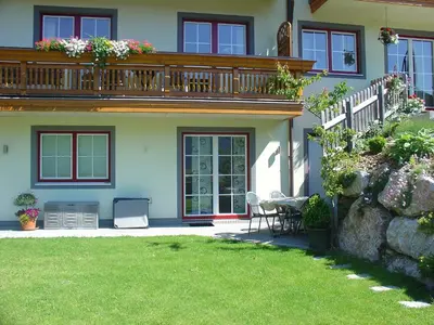 Ein Garten an der Unterkunft Haus Panorama