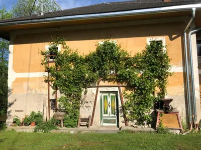 Ein Garten an der Unterkunft Ferienwohnung Klampfermühle