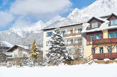 Ein allgemeiner Bergblick oder ein Berglick von der Ferienwohnung aus