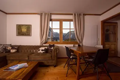 Ein Sitzbereich in der Unterkunft Chalet Obertraun