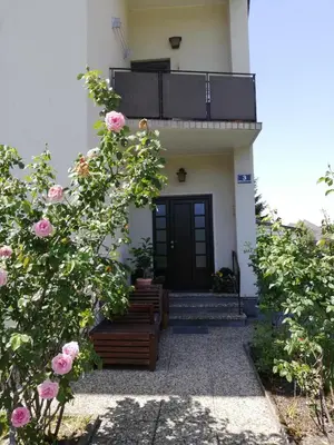 Ein Garten an der Unterkunft Ferienwohnung AOLI