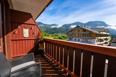 Ein allgemeiner Bergblick oder ein Berglick von der Ferienwohnung aus