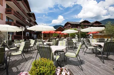 Ein allgemeiner Bergblick oder ein Berglick von der Ferienwohnung aus