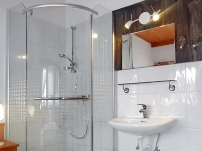 Ein Badezimmer in der Unterkunft Apartment Knaushof by Interhome
