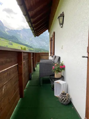 Ein allgemeiner Bergblick oder ein Berglick von der Pension aus
