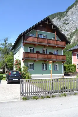 Ein allgemeiner Bergblick oder ein Berglick von des Privatzimmers aus