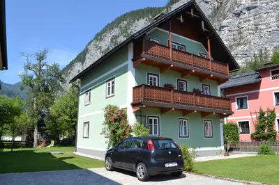 Ein allgemeiner Bergblick oder ein Berglick von des Privatzimmers aus