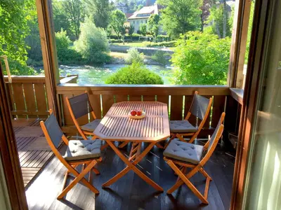Ein Garten an der Unterkunft Haus Traun-Ufer - Riverside Townhouse