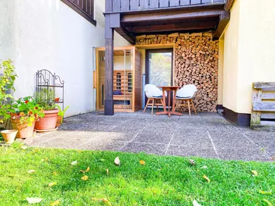 Ein Garten an der Unterkunft Haus Traun-Ufer - Riverside Townhouse
