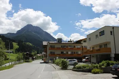 Ein allgemeiner Bergblick oder ein Berglick von der Ferienwohnung aus