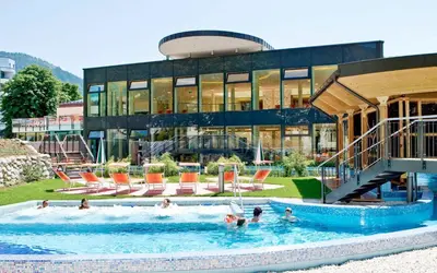Der Swimmingpool an oder in der Nähe von Donna Lea