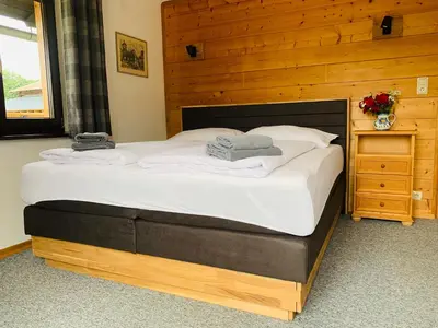 Ein Bett oder Betten in einem Zimmer der Unterkunft Bergkristallhaus