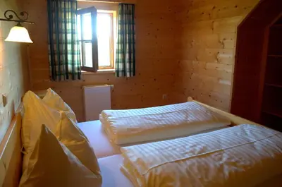 Ein Bett oder Betten in einem Zimmer der Unterkunft Lärchenhütte