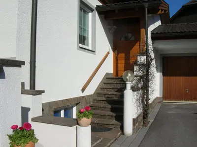 Das Gebäude in dem sich die Ferienwohnung befindet