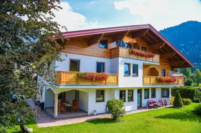 Ein allgemeiner Bergblick oder ein Berglick von der Ferienwohnung aus