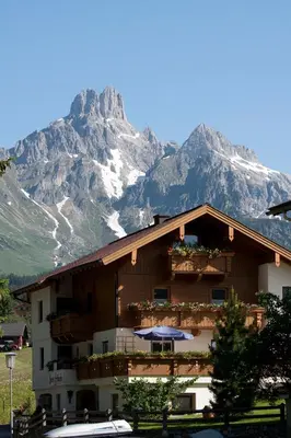 Ein allgemeiner Bergblick oder ein Berglick von der Ferienwohnung aus
