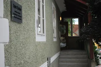 Eine Fassade oder ein Eingang zu FEWO Gabi Haus Pacher