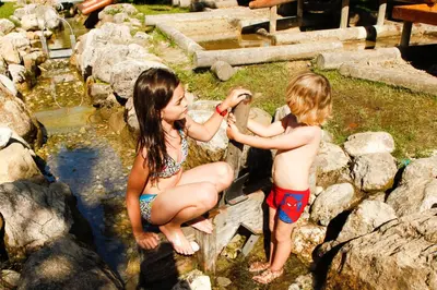 Kinder, die in der Unterkunft Wellness- und Familienhotel Garni Dachsteinresort übernachten