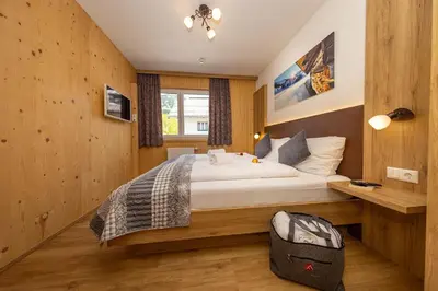 Ein Bett oder Betten in einem Zimmer der Unterkunft Wellness- und Familienhotel Garni Dachsteinresort