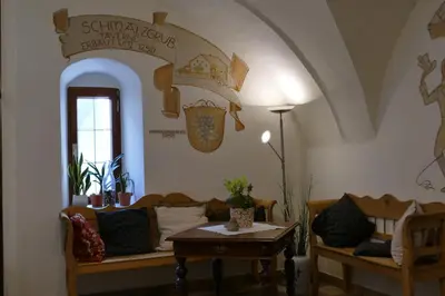 Ein Sitzbereich in der Unterkunft Gasthof Eisentor