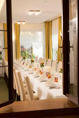 Ein Restaurant oder anderes Speiselokal in der Unterkunft Gasthof Eisentor