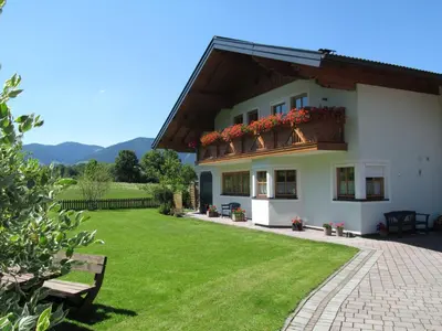 Ein allgemeiner Bergblick oder ein Berglick von der Ferienwohnung aus