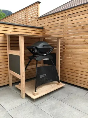 Ein für Gäste verfügbarer Grill in der Ferienwohnung
