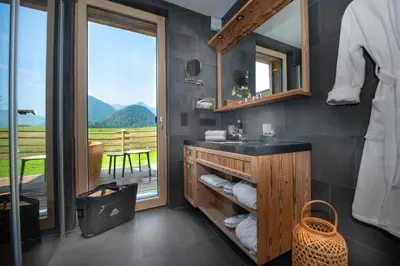 Ein allgemeiner Bergblick oder ein Berglick von des Chalets aus