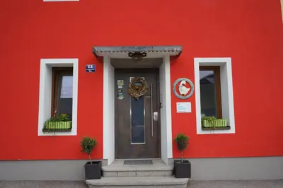 Eine Fassade oder ein Eingang zu Pension Klimesch