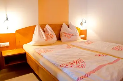 Ein Bett oder Betten in einem Zimmer der Unterkunft Gästehaus Geigenbauer