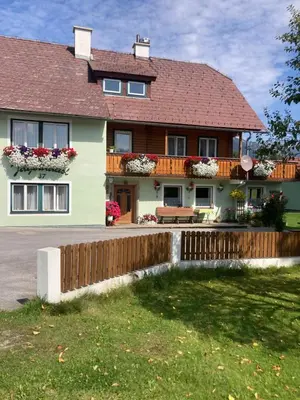 Das Gebäude in dem sich das Bed & Breakfast befindet