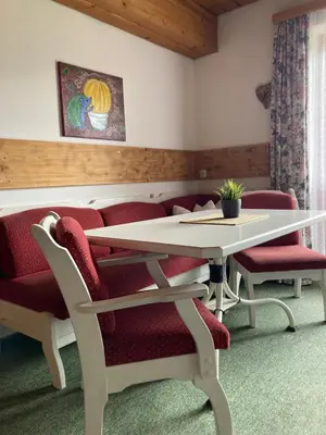 Ein Sitzbereich in der Unterkunft Ellmauhof