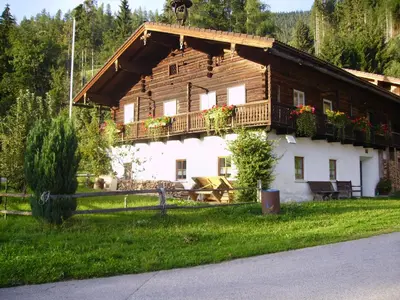 Das Gebäude in dem sich der Bauernhof befindet