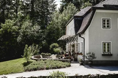 Ein Garten an der Unterkunft Waldach Villa